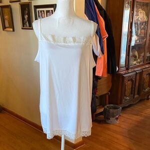 Women’s white camisole top. Size 2X